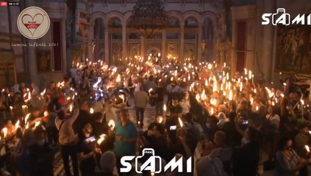 Sărbătoarea Paştelui ortodox: Acum cateva minute Sfânta Lumină din 2021 a ajuns pe pāmânt la Ierusalim -Biserica Sfântului Mormânt (poze inedite ) !