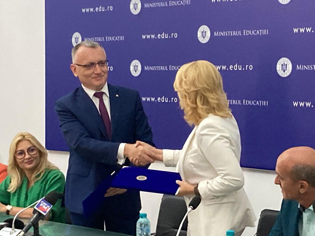 Ministrul Educației, Sorin Cîmpeanu, a semnat împreună cu CONAF și FPPG protocolul privind „Pactul pentru Educaţie Antreprenorială” pentru următorii 4 ani