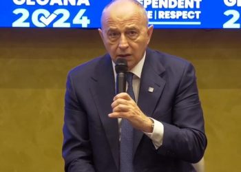 * Nu mă retrag ! Mă bat până în ultima secundă. Nu am intrat aici ca să obțin alte joburi, nu am intrat aici ca să negociez ceva”.Nu, nu a existat niciun fel de discuție. Este o disperare liberală. 5 * Nu mă retrag ! Mă bat până în ultima secundă. Nu am intrat aici ca să obțin alte joburi, nu am intrat aici ca să negociez ceva”.Nu, nu a existat niciun fel de discuție. Este o disperare liberală.