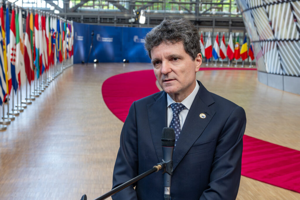 Nicușor Dan: Modernizarea Forțelor Aeriene reprezintă o prioritate strategică pentru România