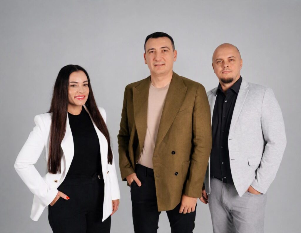 Simona Biță, Andrei Buiu și Ion Sapoval, trei antreprenori români, dezvoltă în Dubai Mizan Comply, o platformă pentru automatizarea conformității în domeniul securității cibernetice, și pregătesc extinderea acesteia pe piețele din Golf.